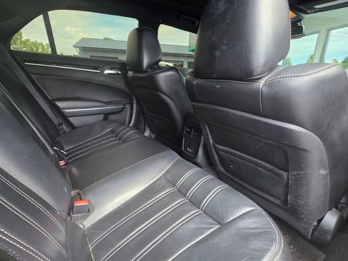 Used 2017 Chrysler 300 S w/ 300S Premium Group RWD image 7