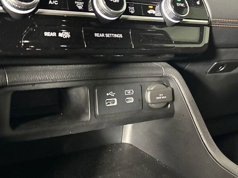 Used 2025 Honda Pilot Sport image 22