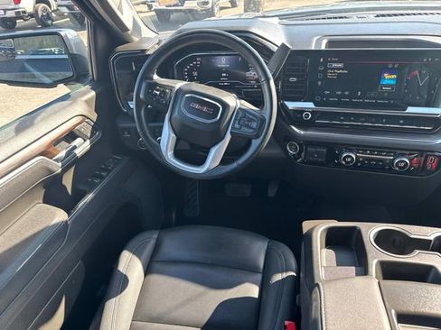 Certified 2025 GMC Sierra 1500 SLT image 17