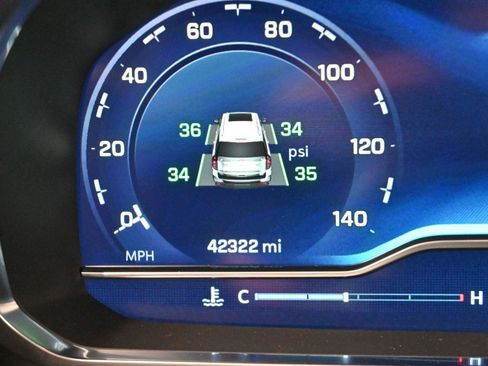 Used 2022 Chevrolet Suburban High Country AWD/4WD image 23