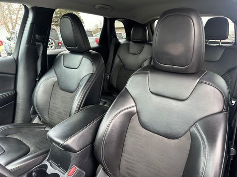 Used 2022 Jeep Cherokee Latitude w/ Trailer Tow Group AWD/4WD image 23