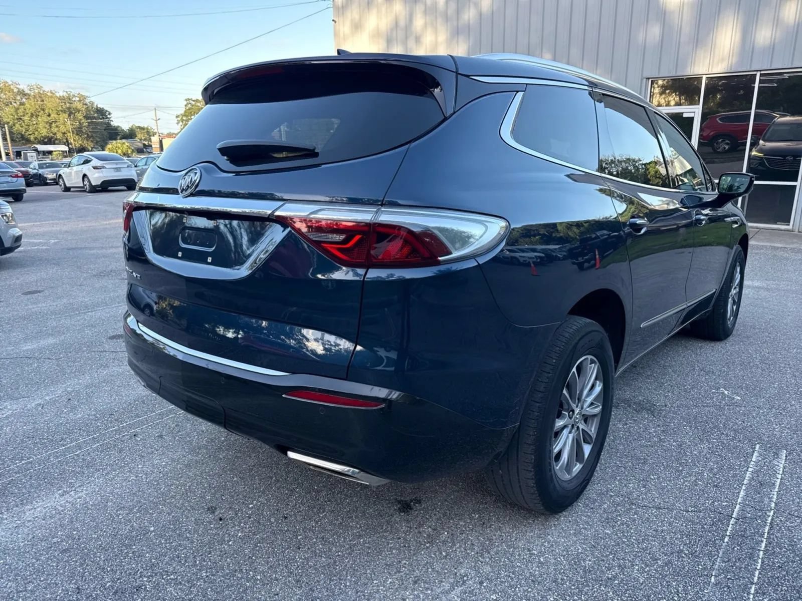 Used 2023 Buick Enclave Essence FWD image 7