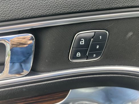 Used 2018 Ford Explorer Limited AWD/4WD image 19