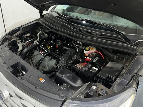 Used 2019 Ford Explorer XLT w/ Equipment Group 202A image 28