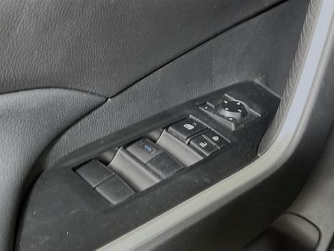 Used 2021 Toyota RAV4 XLE image 17