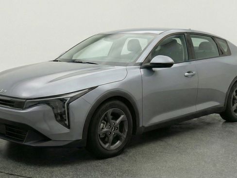 Used 2025 Kia K4 LXS image 3