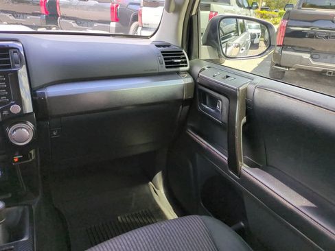 Used 2022 Toyota 4Runner TRD Off-Road AWD/4WD image 16