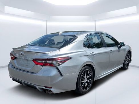 Used 2024 Toyota Camry SE FWD image 3