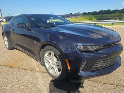Used 2016 Chevrolet Camaro LT RWD image 2