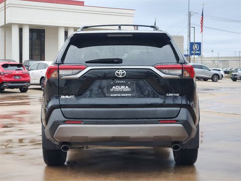 Used 2019 Toyota RAV4 Limited image 7