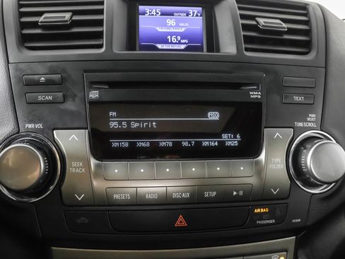 Used 2012 Toyota Highlander SE w/ Tow Pkg image 31