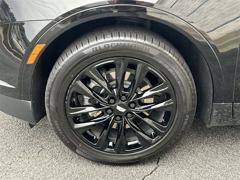 Certified 2022 Cadillac XT5 Premium Luxury w/ LPO, ONYX Package image 11