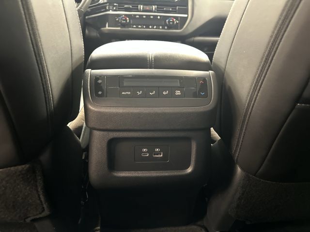 Used 2025 Nissan Pathfinder SL AWD/4WD image 27