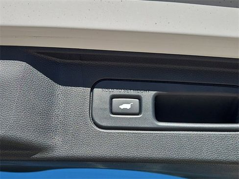 Used 2025 Honda Pilot Elite image 8