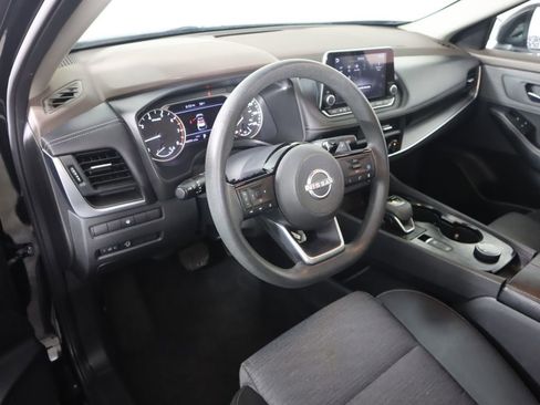 Used 2023 Nissan Rogue SV image 9