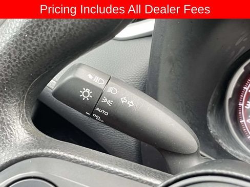 Used 2025 Toyota RAV4 XLE AWD/4WD image 28