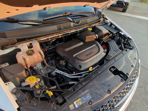 Used 2024 Chrysler Pacifica Touring-L FWD image 27