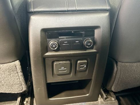 Used 2019 Chevrolet Traverse RS AWD/4WD image 28