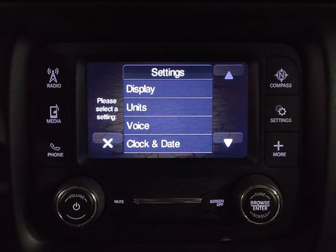 Used 2018 Jeep Compass Latitude image 25