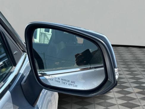 Used 2021 Toyota Highlander XLE AWD/4WD image 29