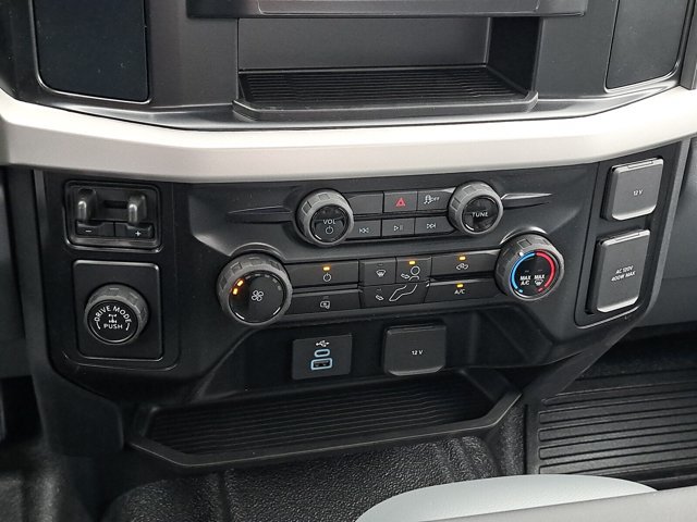 New 2026 Ford F250 XL w/ XL Driver Assist Package RWD image 27