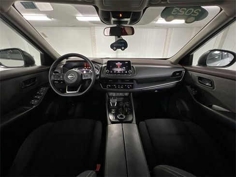 Used 2023 Nissan Rogue S image 19