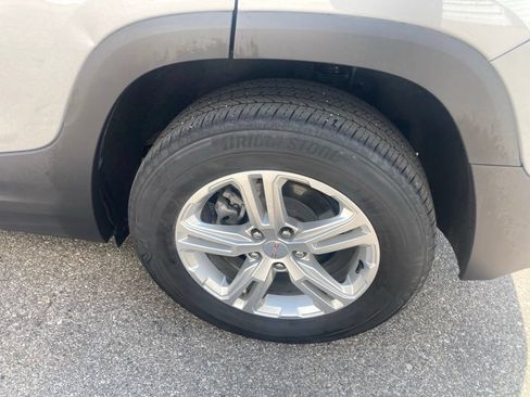 Used 2024 GMC Terrain SLE w/ Driver Convenience Package AWD/4WD image 9