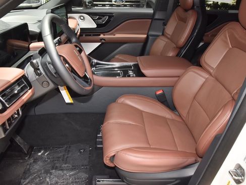 New 2026 Lincoln Aviator Reserve AWD/4WD image 13