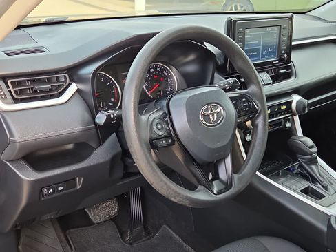 Used 2021 Toyota RAV4 LE AWD/4WD image 10