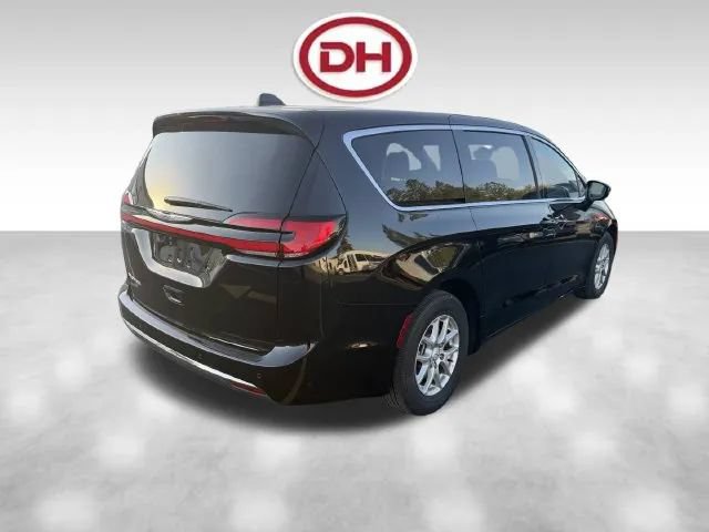Used 2026 Chrysler Pacifica Select FWD image 7
