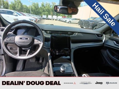 Used 2023 Jeep Grand Cherokee Altitude image 13