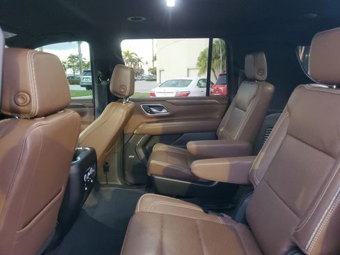 Used 2023 Chevrolet Suburban High Country image 12