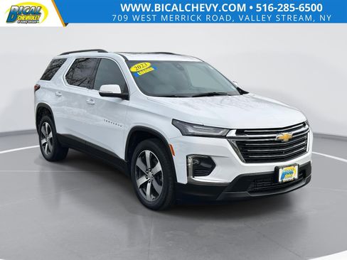 Certified 2023 Chevrolet Traverse LT w/ LT Premium Package image 1