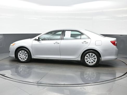 Used 2014 Toyota Camry LE FWD image 3