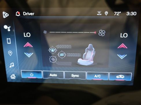 Used 2025 Chevrolet Corvette Stingray Premium Conv w/ Z51 Performance Package RWD image 52