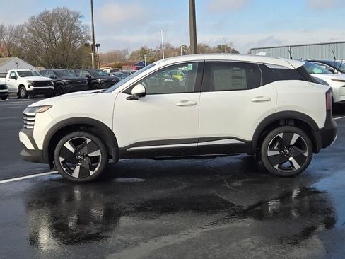 Used 2025 Nissan Kicks SR AWD/4WD image 5