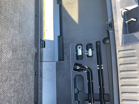 Used 2022 Toyota Highlander XLE image 14