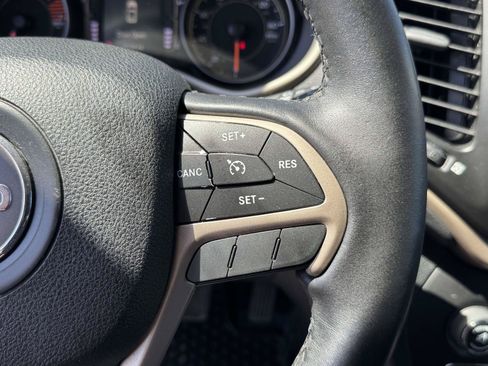 Used 2016 Jeep Cherokee Sport w/ Cold Weather Group AWD/4WD image 10
