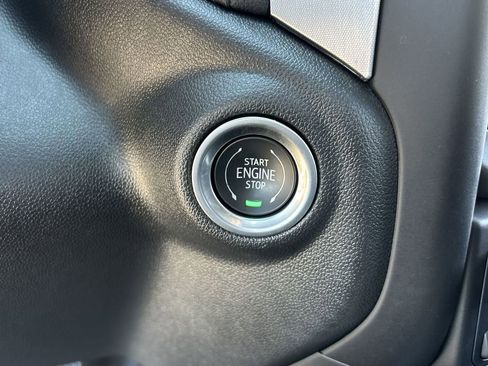 Used 2022 GMC Sierra 2500 SLT w/ SLT Convenience Package image 17