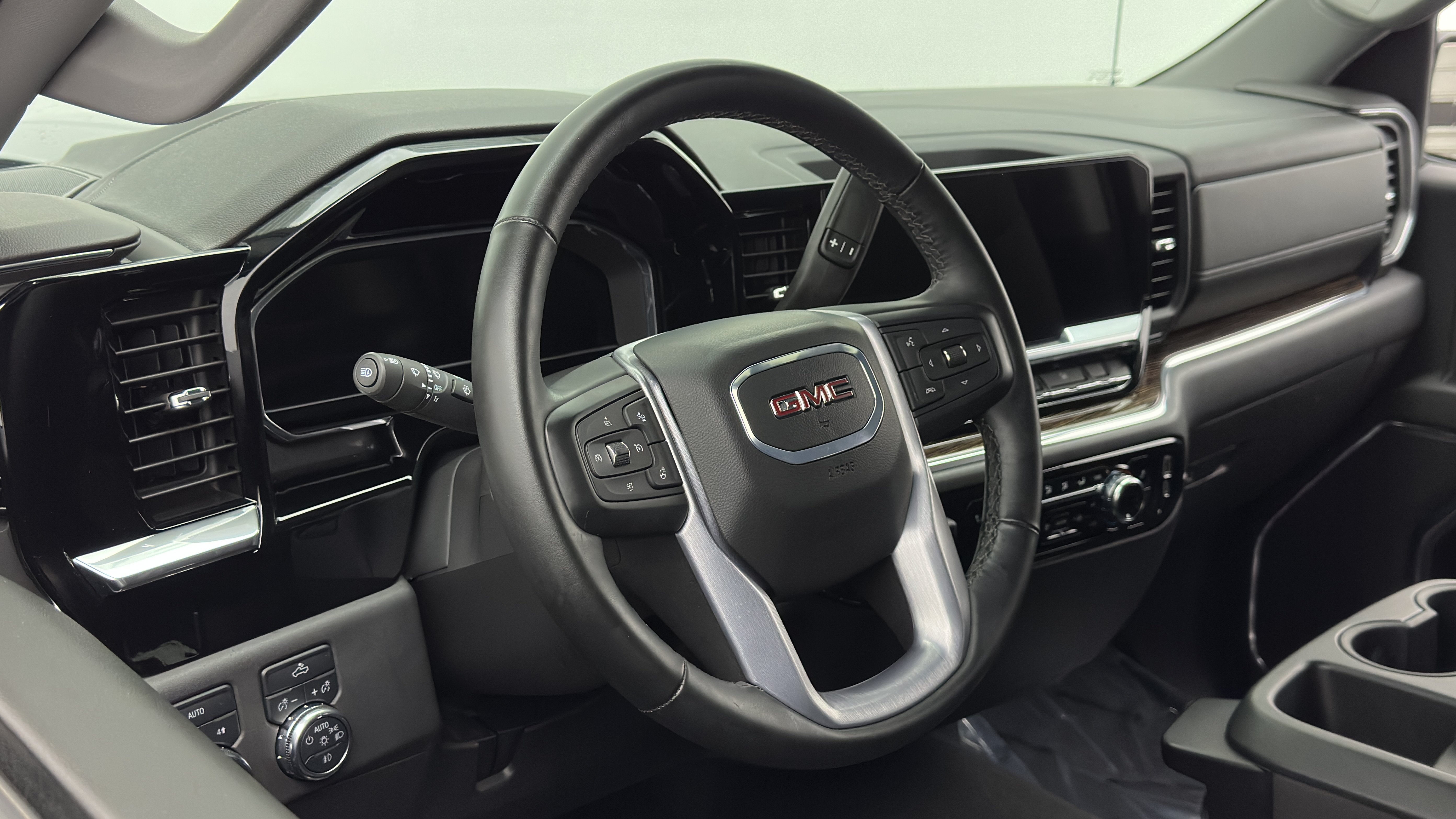 Used 2024 GMC Sierra 1500 Elevation AWD/4WD image 8