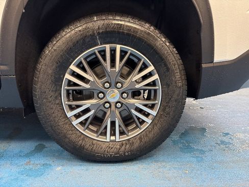 New 2026 Chevrolet Traverse LT image 17