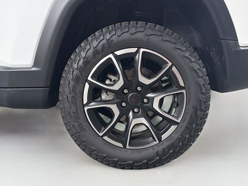 Used 2025 Jeep Compass Trailhawk AWD/4WD image 33
