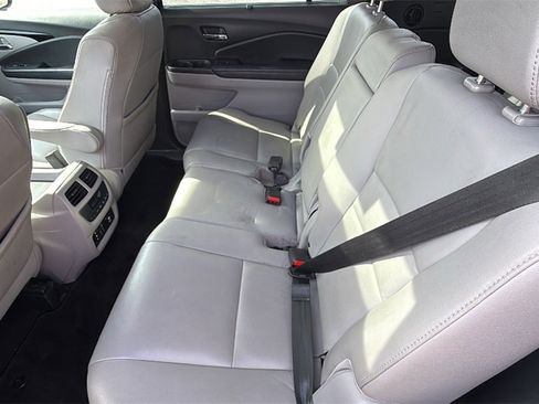Used 2017 Honda Pilot Touring image 13