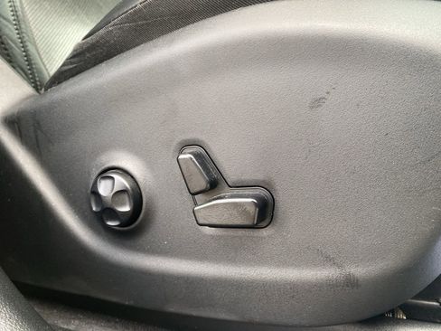 Certified 2019 Jeep Cherokee Limited w/ Luxury Group image 10