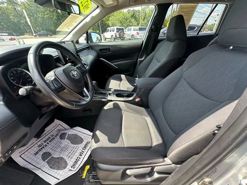 Used 2022 Toyota Corolla Cross LE image 19