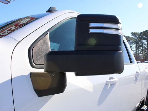 Used 2023 Chevrolet Silverado 2500 LT w/ Convenience Package image 3