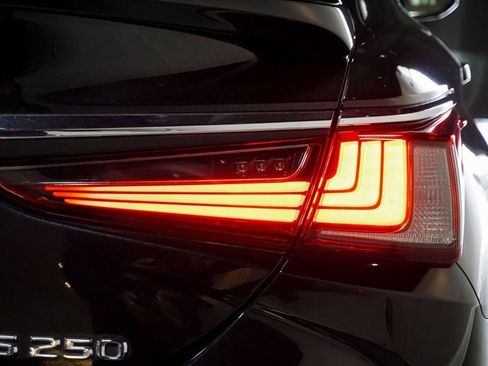 Used 2021 Lexus ES 250 w/ Premium Package image 80