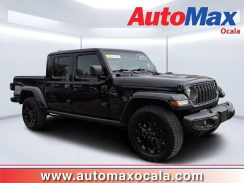 Used 2025 Jeep Gladiator Sport AWD/4WD image 1