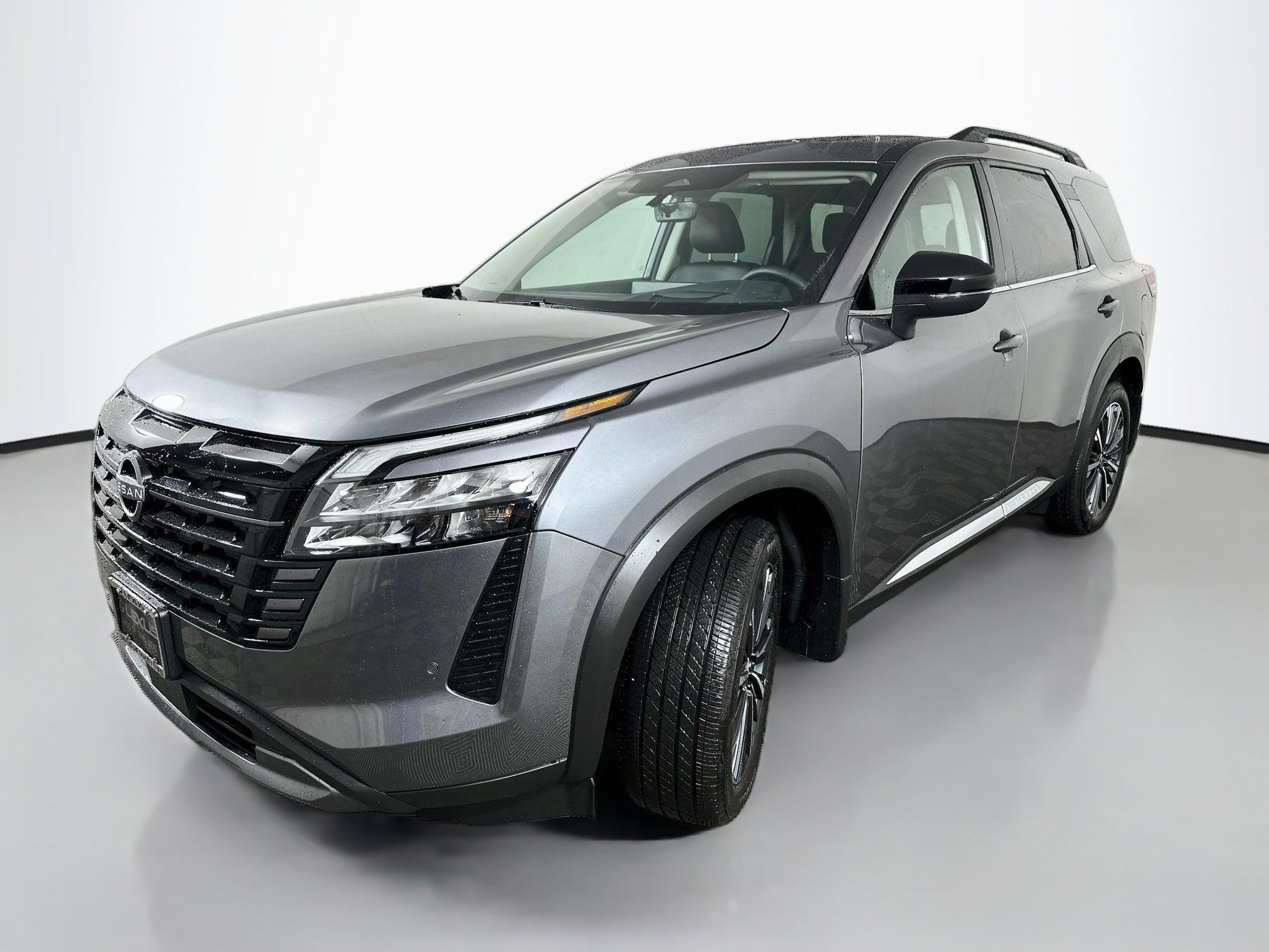 Used 2026 Nissan Pathfinder Platinum AWD/4WD image 3