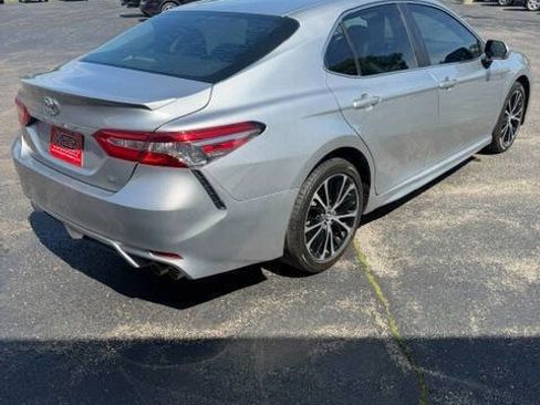 Used 2018 Toyota Camry SE w/ Convenience Package FWD image 6